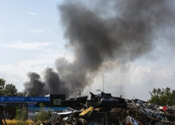 Elevan a 12 número de muertos en nuevo ataque ruso contra Kiev y sus alrededores