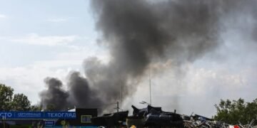 Elevan a 12 número de muertos en nuevo ataque ruso contra Kiev y sus alrededores