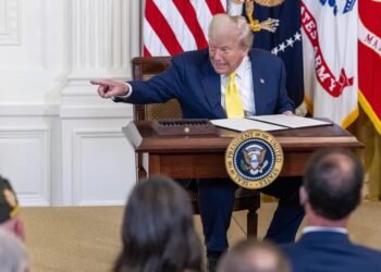 Trump califica a España «país arruinado» y considera «muy triste» lo ocurrido en Ceuta