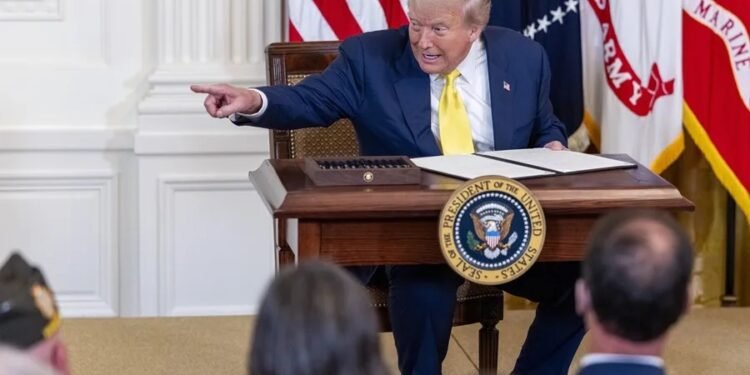 Trump califica a España «país arruinado» y considera «muy triste» lo ocurrido en Ceuta