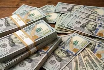 Dólar sube 10 centavos y petróleo WTI se acerca a los US$98 por tensiones geopolíticas