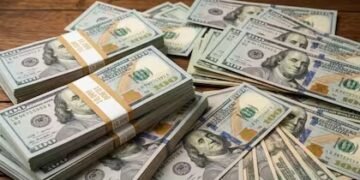 Dólar sube 10 centavos y petróleo WTI se acerca a los US$98 por tensiones geopolíticas