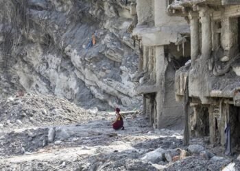 Nepal necesita más de 4.700 millones para reconstrucción del país tras riada, según sus cálculos