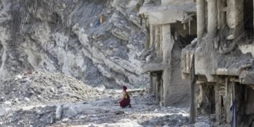 Nepal necesita más de 4.700 millones para reconstrucción del país tras riada, según sus cálculos
