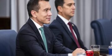 Noboa defiende ataques de EE.UU. contra barcos pesqueros señalados por narcotráfico