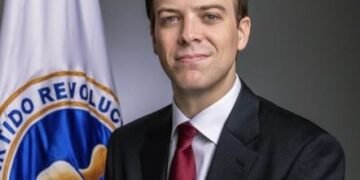 Juan Garrigó responde a cuestionamientos por su apellido: “Soy nieto de Hipólito e hijo orgulloso de Carolina”