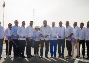 Abinader inaugura en Matanzas nuevo puente sobre el río Galeón y asfaltado de calles en Peravia