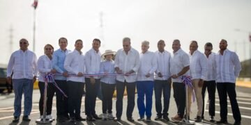 Abinader inaugura en Matanzas nuevo puente sobre el río Galeón y asfaltado de calles en Peravia