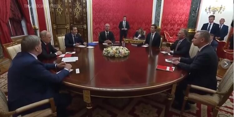 Putin se reúne con enviados estadounidenses en el Kremlin
