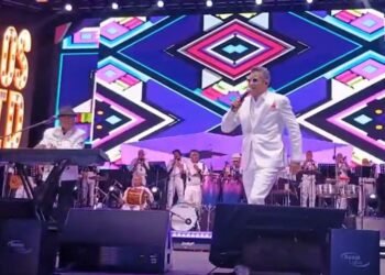 Ramón Orlando celebra 50 años de carrera con un Estadio Olímpico que se tiende a sus pies
