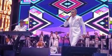Ramón Orlando celebra 50 años de carrera con un Estadio Olímpico que se tiende a sus pies