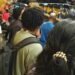 Caos en el Metro: Nueva avería en Línea 2 deja varados a cientos en plena lluvia