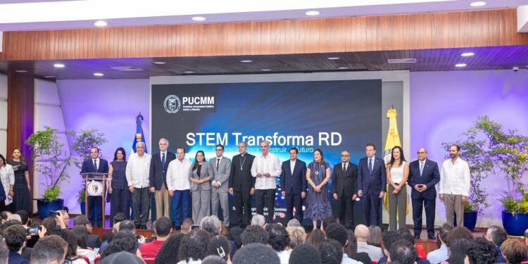 Presidente Abinader respalda creación de laboratorio de semiconductores de la PUCMM