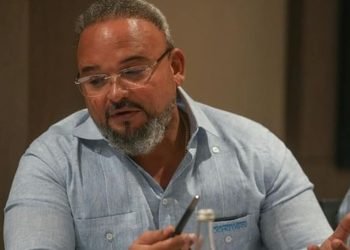 Ministro de Industria y Comercio se reúne este sábado con dirigentes choferiles