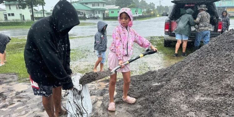 Esperan vientos fuertes e inundaciones en Hawai por huracán Nolo; Polo se fortalece frente a México