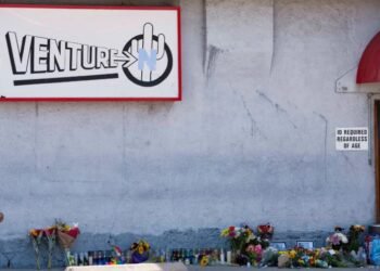 La policía de Tucson, Arizona, investiga el tiroteo en un bar gay como un posible delito de odio