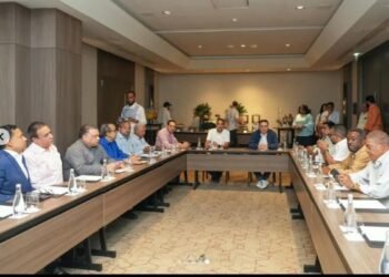 Ministro de Industria y Comercio se reúne este sábado con dirigentes choferiles