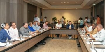 Ministro de Industria y Comercio se reúne este sábado con dirigentes choferiles