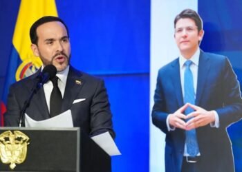 Fotografía cedida por la Presidencia de Colombia que muestra al mandatario colombiano, Abelardo de la Espriella, hablando junto a una imagen del asesinado senador colombiano Miguel Uribe Turbay. EFE/ Presidencia de Colombia
