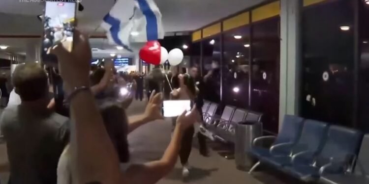 Inhabilitan copiloto de FlyDubai que casi provocó un accidente aéreo