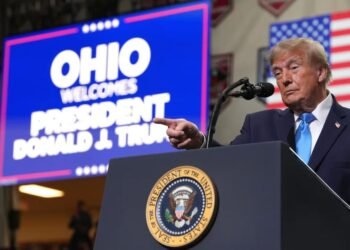Trump anuncia pagos de 90 dólares para personas mayores con Medicare