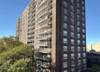 Policía NYC apresa dominicano señalado por empujar expareja e hija de ambos desde un 15 piso en El Bronx