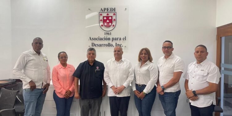 Director de DIGECAC visita a director ejecutivo de APEDI