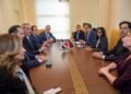 Abinader y Delcy Rodríguez abordan cooperación energética, relaciones consulares y turismo en Roma, Italia