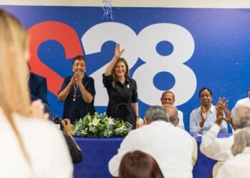 Carolina suma el respaldo de doña Manola Santana, referente de integridad y servicio público