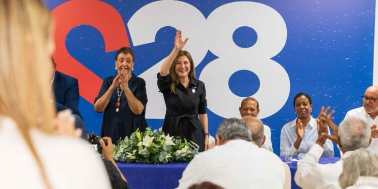 Carolina suma el respaldo de doña Manola Santana, referente de integridad y servicio público