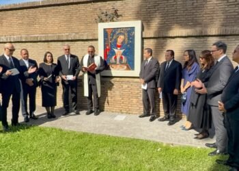 Abinader pide al pueblo dominicano orar por la salud del papa León XIV desde El Vaticano