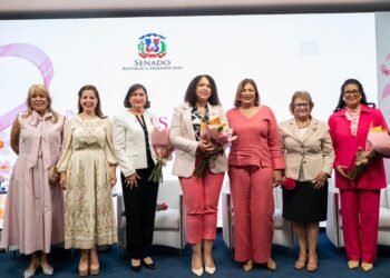 Senado reúne a mujeres sobrevivientes de cáncer en el panel «Voces que vencieron»