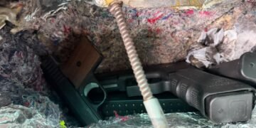 DNCD captura hombre con armas y municiones ocultas en camioneta en SDO