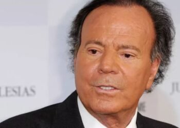 Fiscalía dice tribunal español puede investigar querella contra Julio Iglesias por agresión sexual en RD