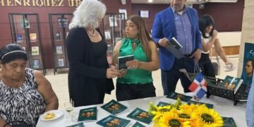 Dajelis Rodríguez relanza en RD su libro de poesía “Catarsis: Huellas del Amor”