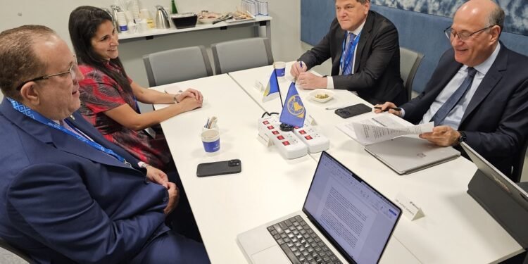 Ministro Magín Díaz y presidente del BID acordaron estrategias para mitigar alza de precios de combustibles