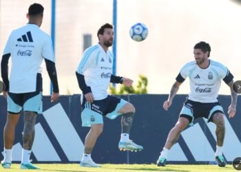 Argentina, del duelo por retiro de Messi a la ilusión por nuevos talentos para seguir en la elite