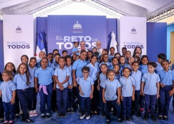 Estudiante destaca escuela entregada por el Gobierno abre nuevas oportunidades en El Naranjal