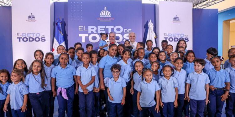 Estudiante destaca escuela entregada por el Gobierno abre nuevas oportunidades en El Naranjal
