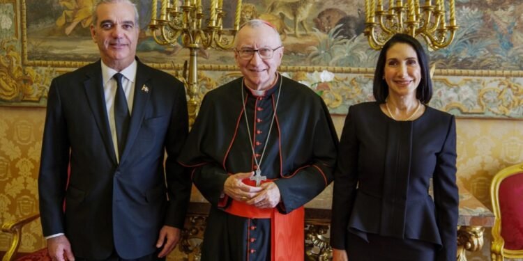 Luis Abinader y Pietro Parolin