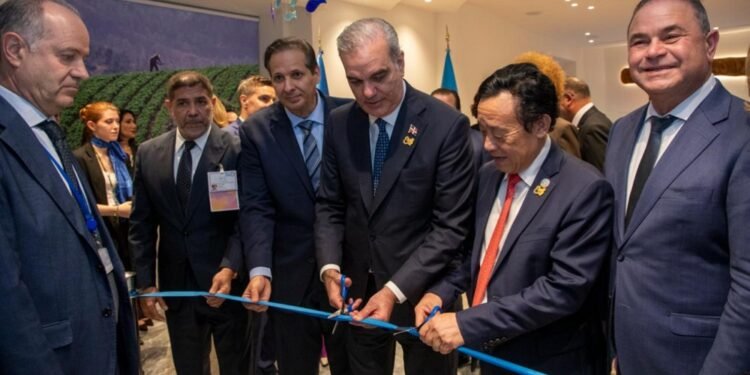 Presidente Abinader inaugura salón República Dominicana en la FAO y reafirma compromiso con el Hambre Cero