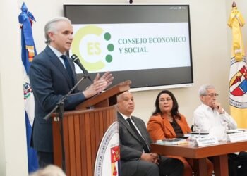 Ministro De Camps participa en asamblea del Pacto Educativo