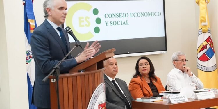 Ministro De Camps participa en asamblea del Pacto Educativo