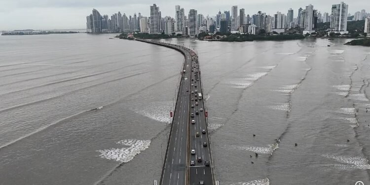 Un terremoto de magnitud 7,6 sacude Panamá y provoca evacuaciones en la capital