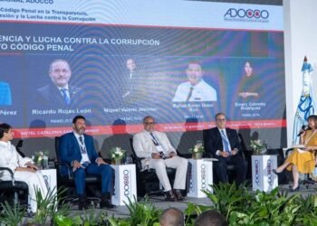 Panelistas en seminario de ADOCCO destacan avances del Código Penal contra la corrupción