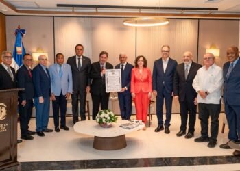 Senado de la República reconoce trayectoria del poeta y escritor Luís G. Montero