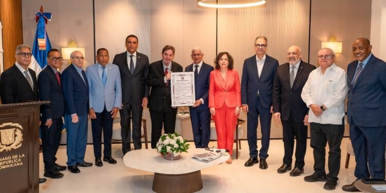 Senado de la República reconoce trayectoria del poeta y escritor Luís G. Montero