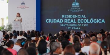 Raquel Peña entrega 836 apartamentos e inaugura escuela para 945 estudiantes en Santo Domingo Este