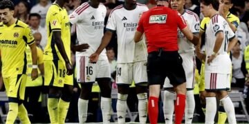 Vinícius pide perdón a sus compañeros y a la afición tras su expulsión ante el Villarreal