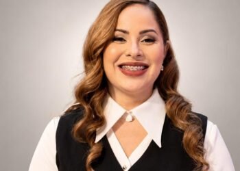 Premios La Flor Reconoce Trayectoria de Periodista Susy Aquino Gautreau con Nominación a Comentarista de Opinión